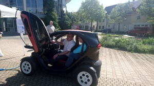 Die Probefahrten mit unseren Vorführ-Elektroautos kamen gut an. Die Probefahrten mit unseren Vorführ-Elektroautos kamen gut an.